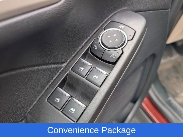 Used 2021 Ford Escape SE w/ SE Sport Appearance Package image 14