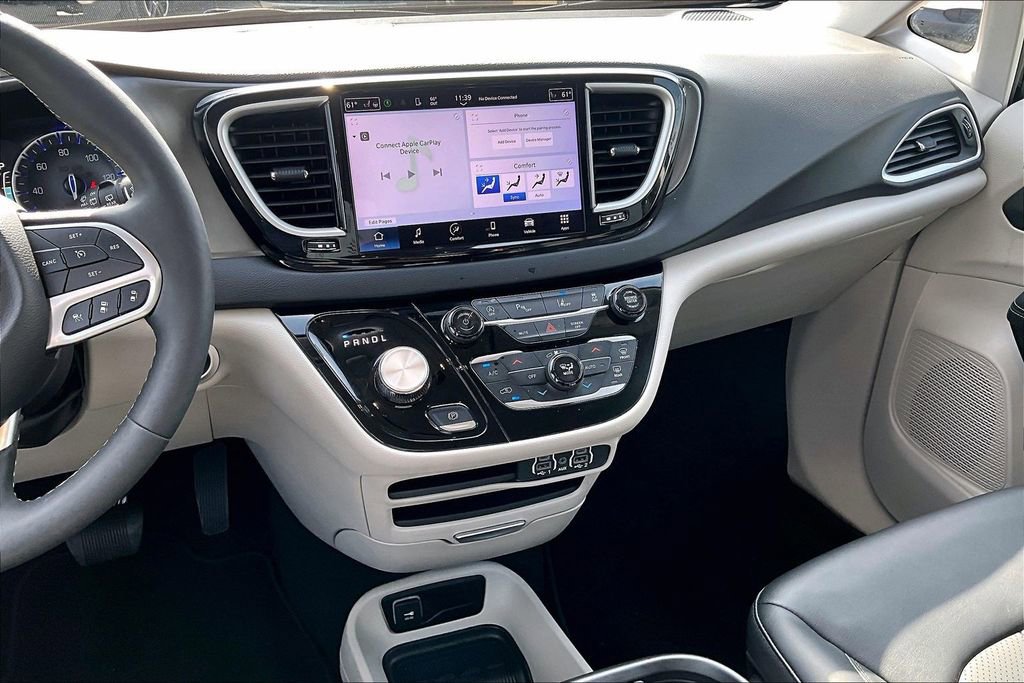 Used 2024 Chrysler Pacifica Touring-L image 9