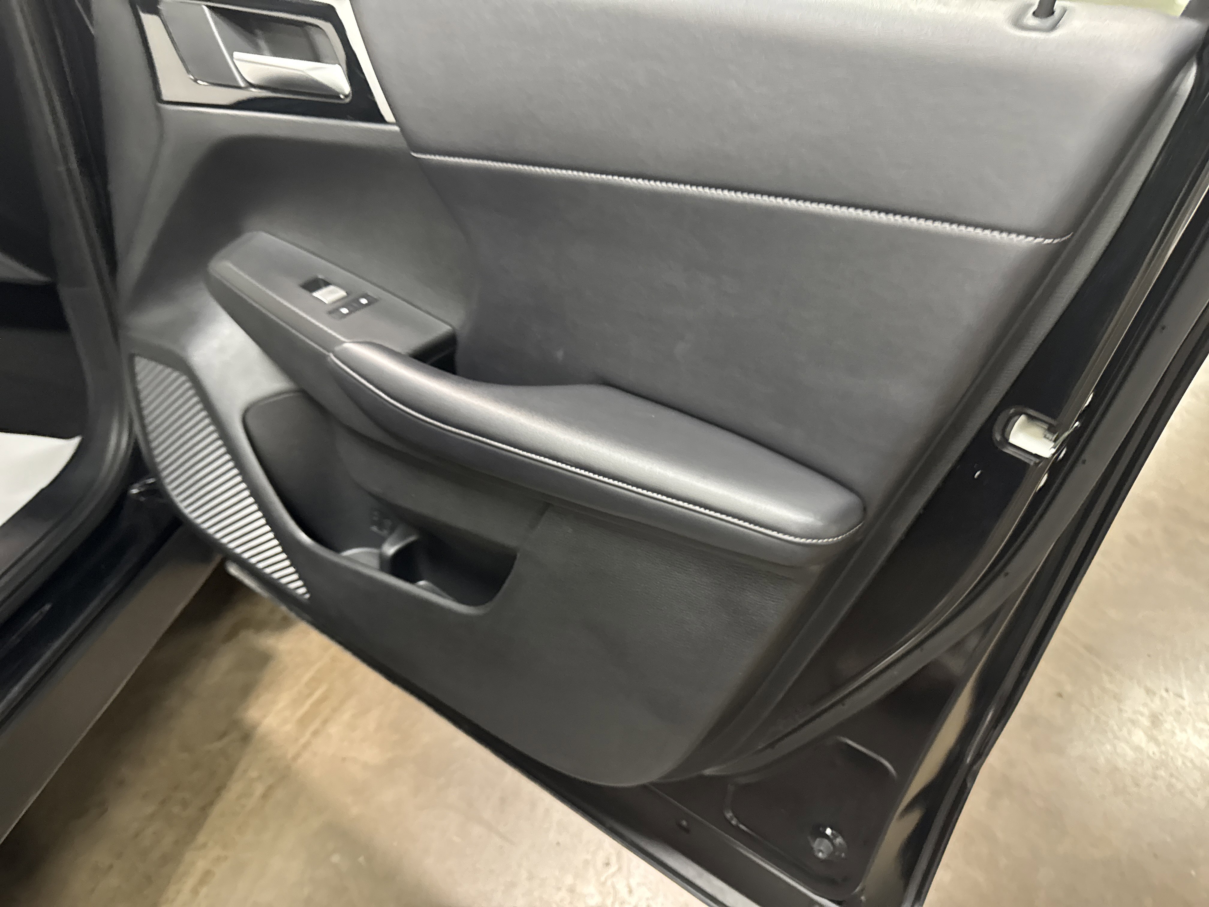 Used 2024 Mitsubishi Outlander SE image 40