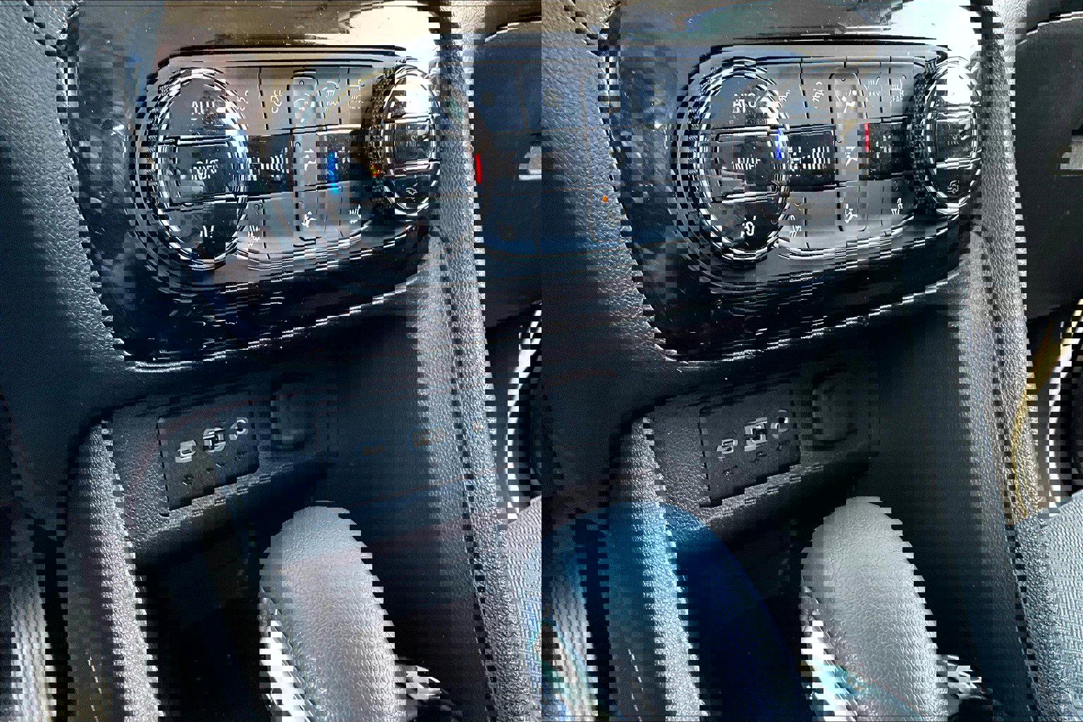 Used 2021 Buick Encore GX Select image 35