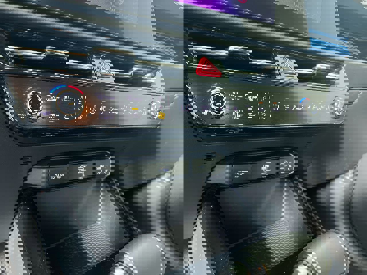 Certified 2023 Kia Niro EX image 26