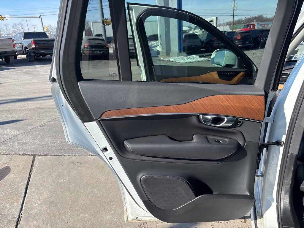 Certified 2023 Volvo XC90 B6 Plus image 30