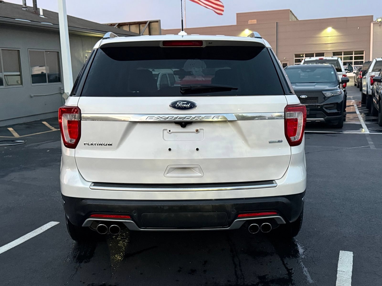 Used 2018 Ford Explorer Platinum AWD/4WD image 5