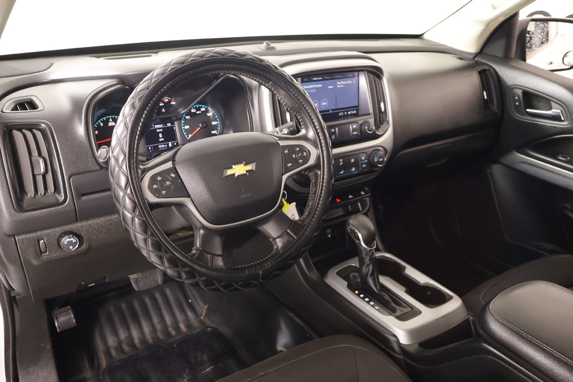 Used 2022 Chevrolet Colorado LT w/ Fleet Safety Package RWD image 2