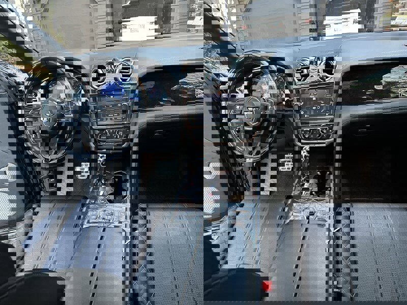 Used 2017 Bentley Bentayga image 22