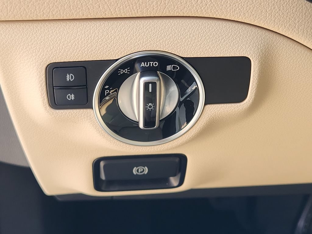 Used 2018 Mercedes-Benz GLA 250 4MATIC image 17