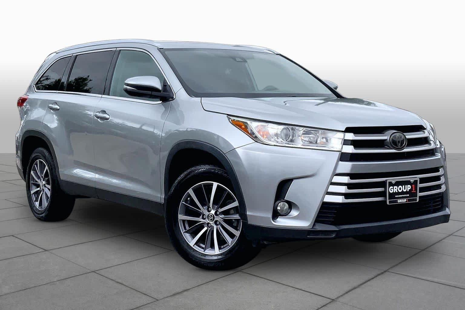 Used 2019 Toyota Highlander XLE FWD image 3