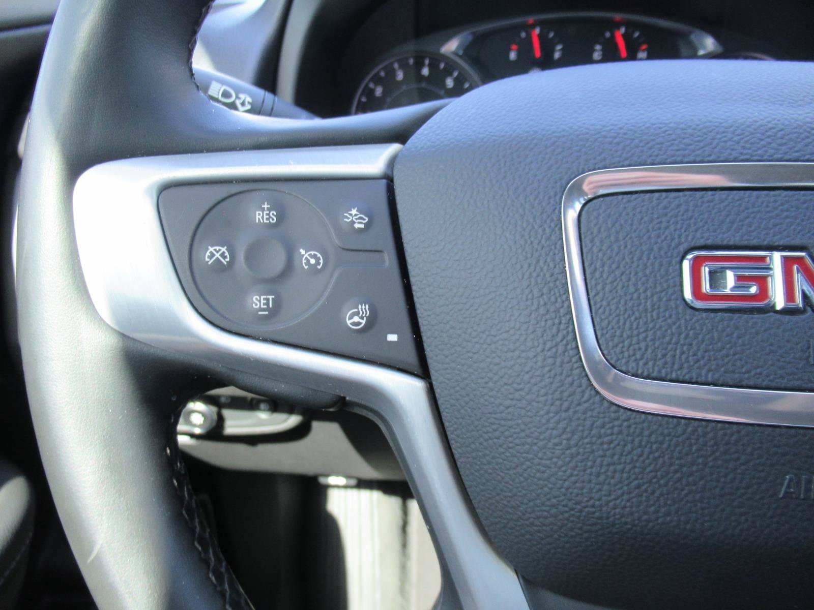 Used 2024 GMC Terrain SLT AWD/4WD image 25