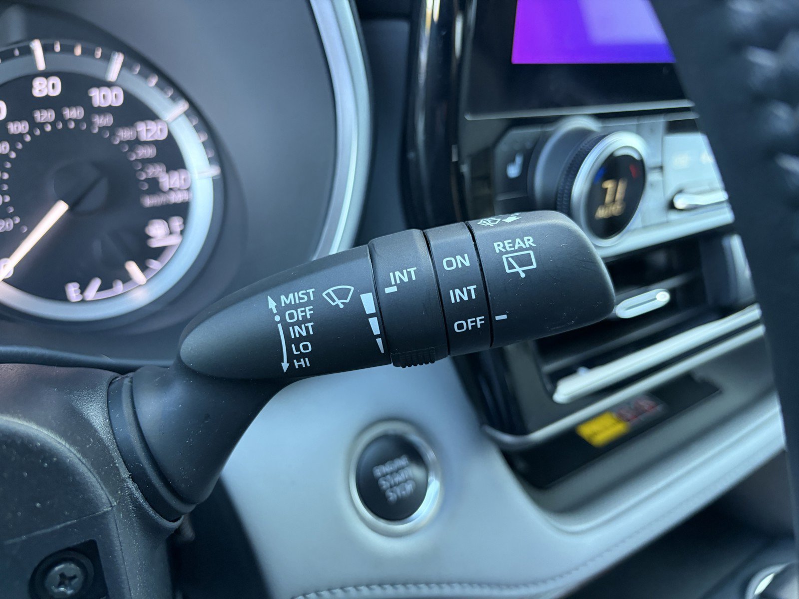 Used 2025 Toyota Highlander XLE AWD/4WD image 26