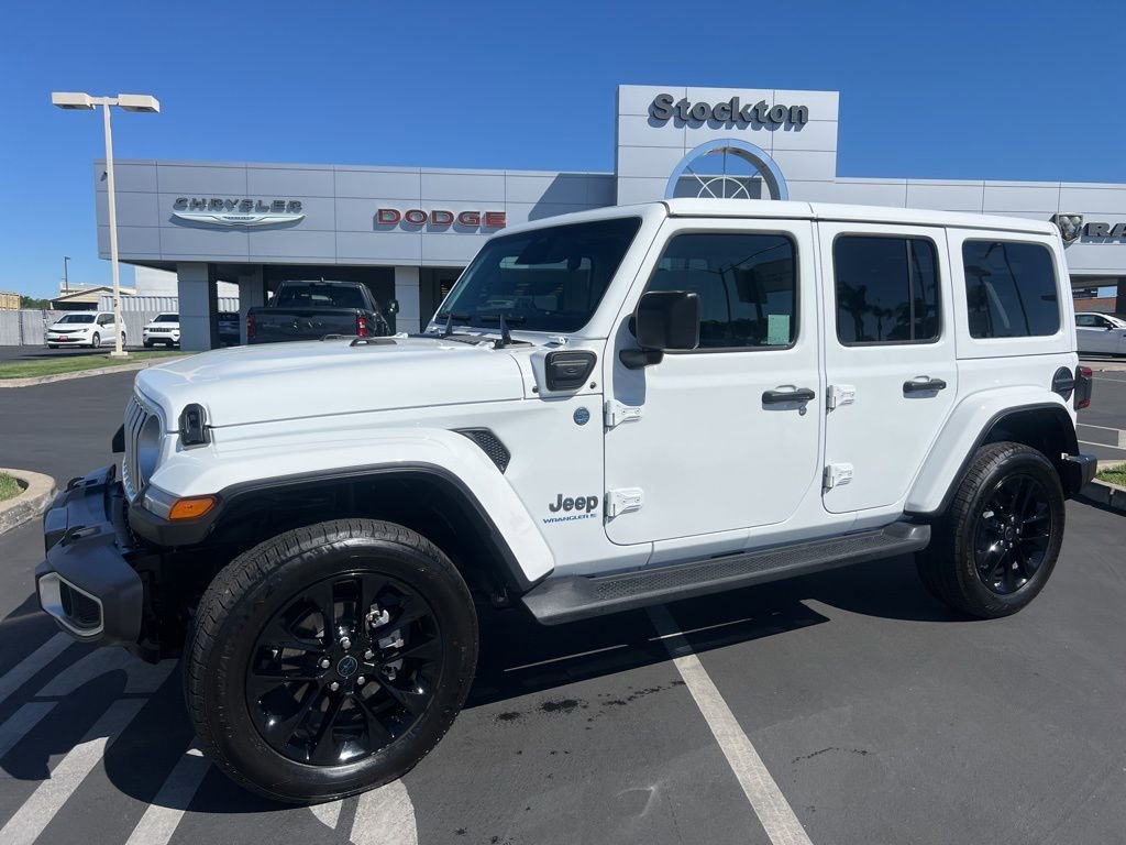 Used 2025 Jeep Wrangler Unlimited Sahara AWD/4WD image 2