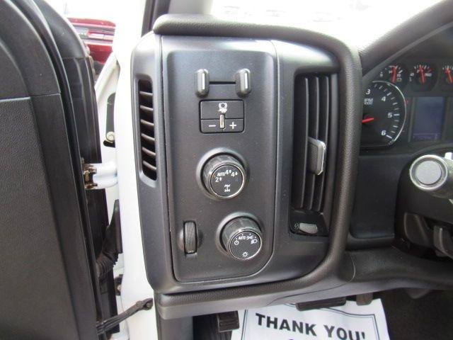 Used 2018 Chevrolet Silverado 1500 Custom w/ Custom Value Package AWD/4WD image 31