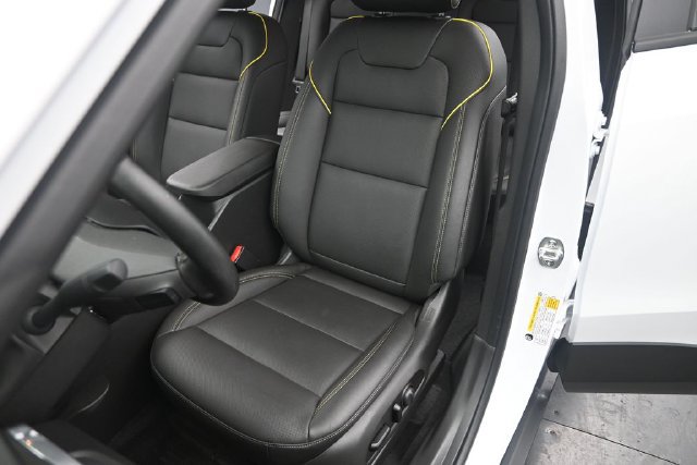 Used 2025 Chevrolet Trax ACTIV FWD image 11
