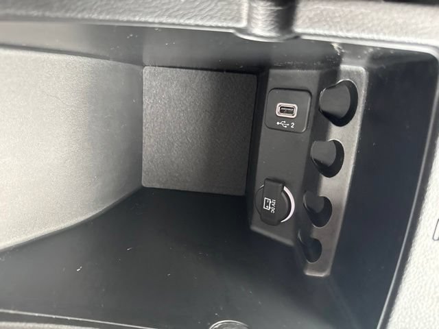 Used 2019 Jeep Cherokee Latitude Plus w/ Cold Weather Group AWD/4WD image 17