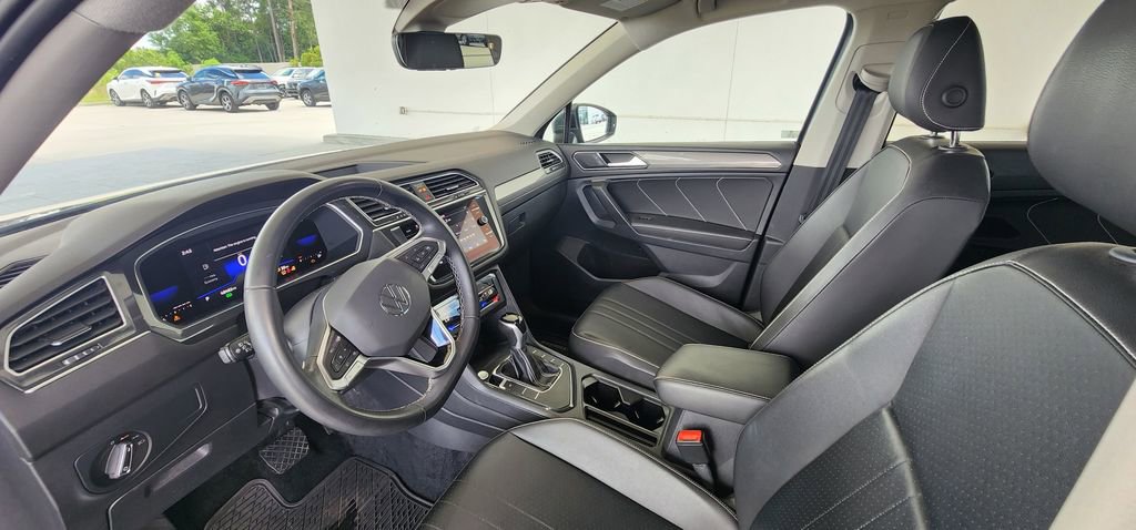 Used 2022 Volkswagen Tiguan SE FWD image 15