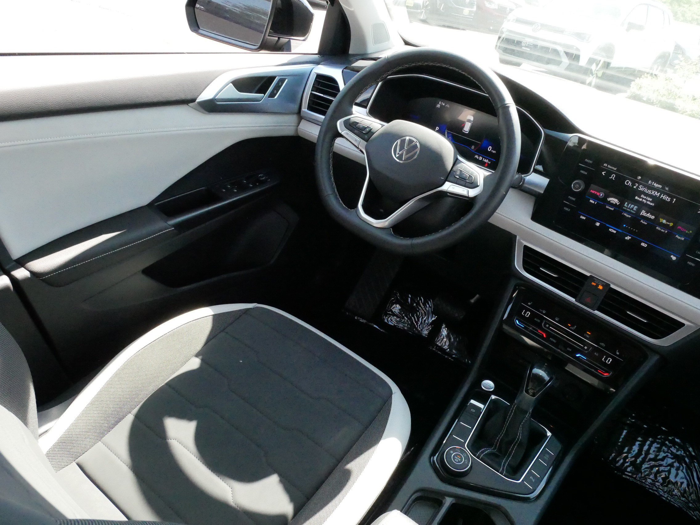 Certified 2025 Volkswagen Taos SE AWD/4WD image 9