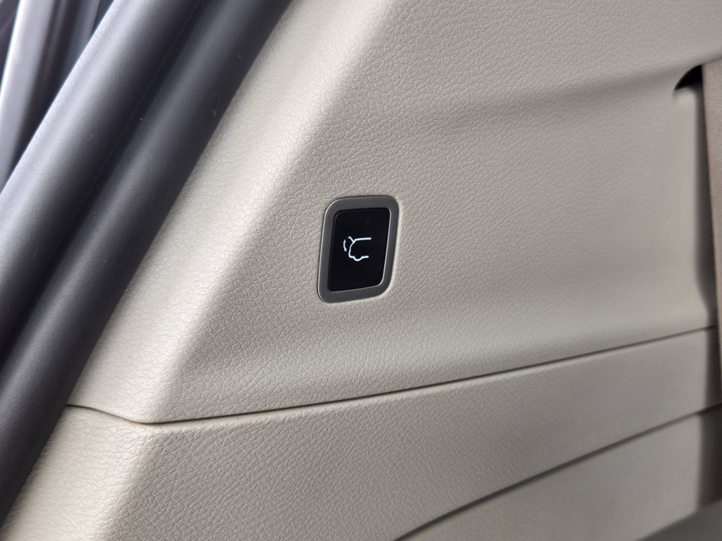 Used 2023 Chrysler Pacifica Touring-L FWD image 25