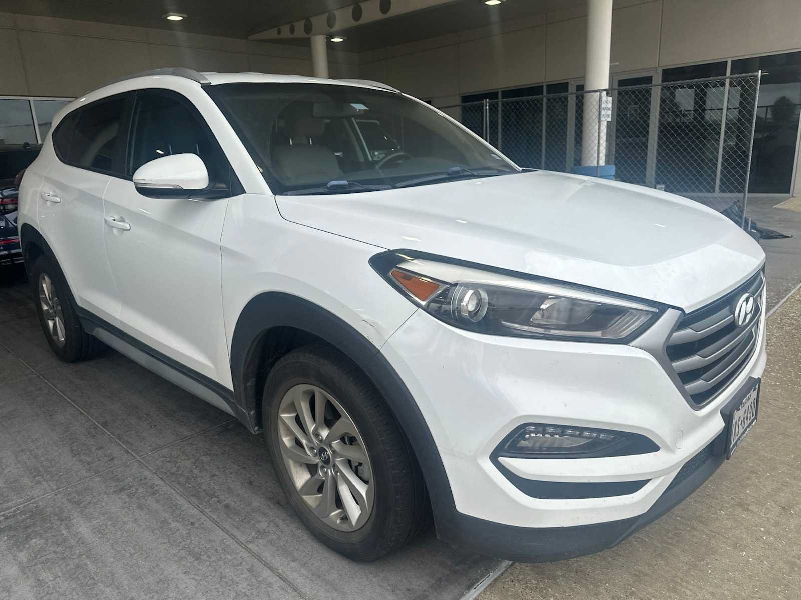 Used 2017 Hyundai Tucson SE Plus w/ Cargo Package FWD image 2