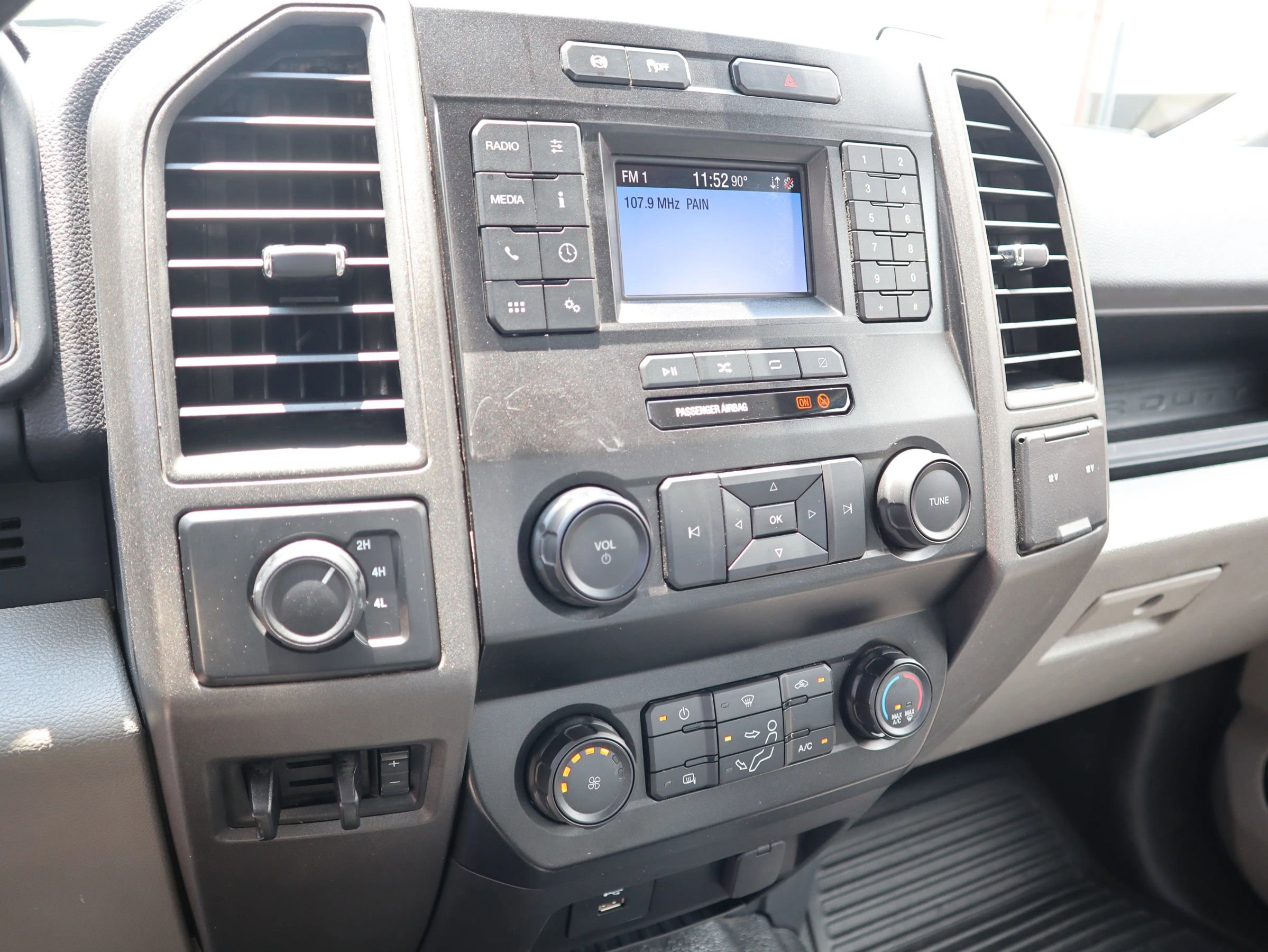 Used 2022 Ford F550 4x4 Crew Cab Super Duty w/ Power Equipment Group image 16