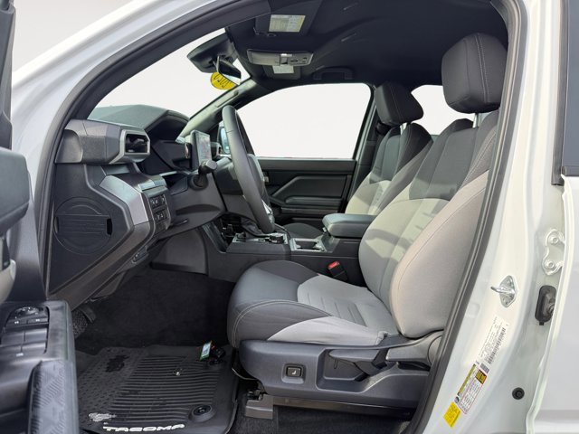 Used 2025 Toyota Tacoma TRD Off-Road image 11