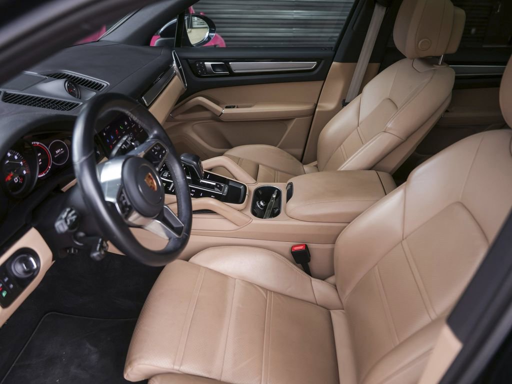 Certified 2023 Porsche Cayenne Platinum Edition image 15