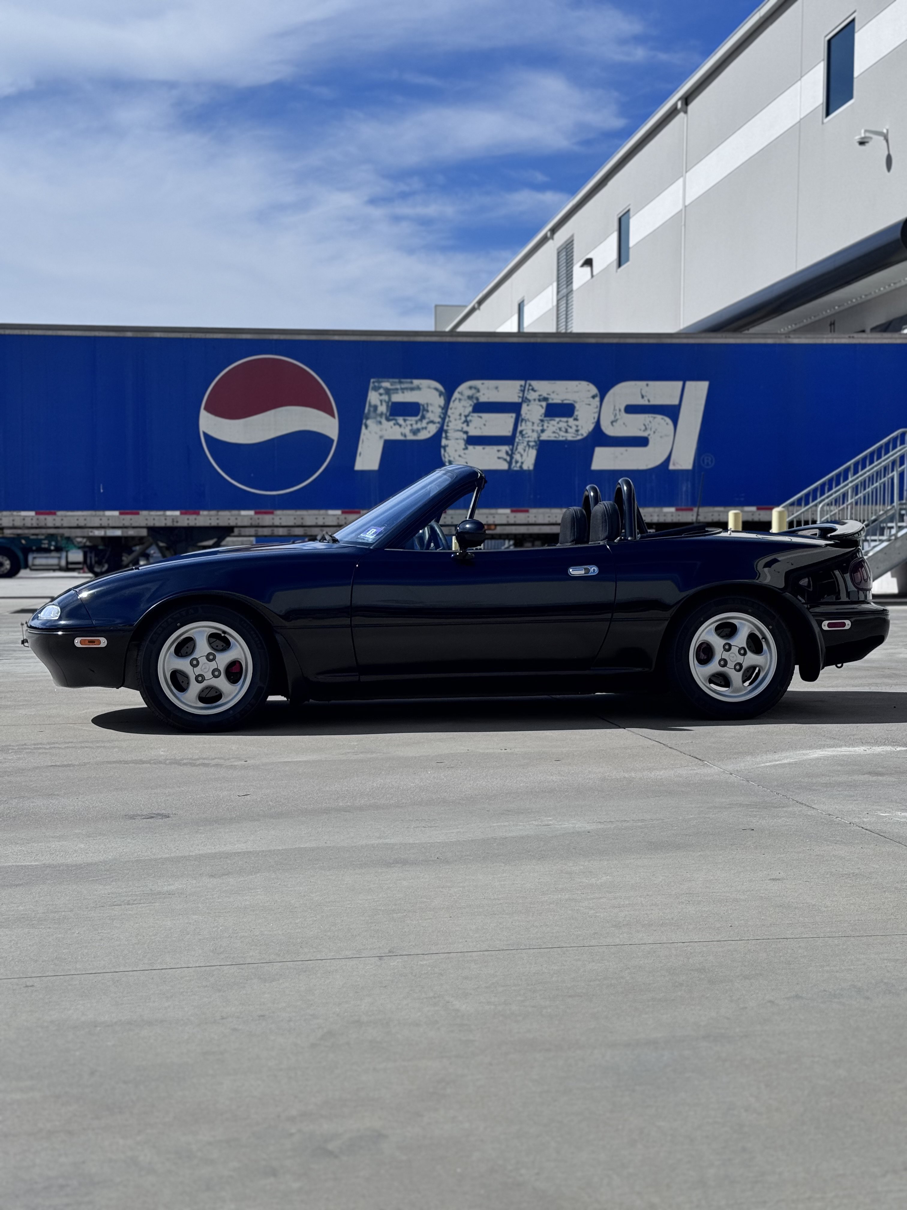 Used 1996 MAZDA MX-5 Miata RWD image 6