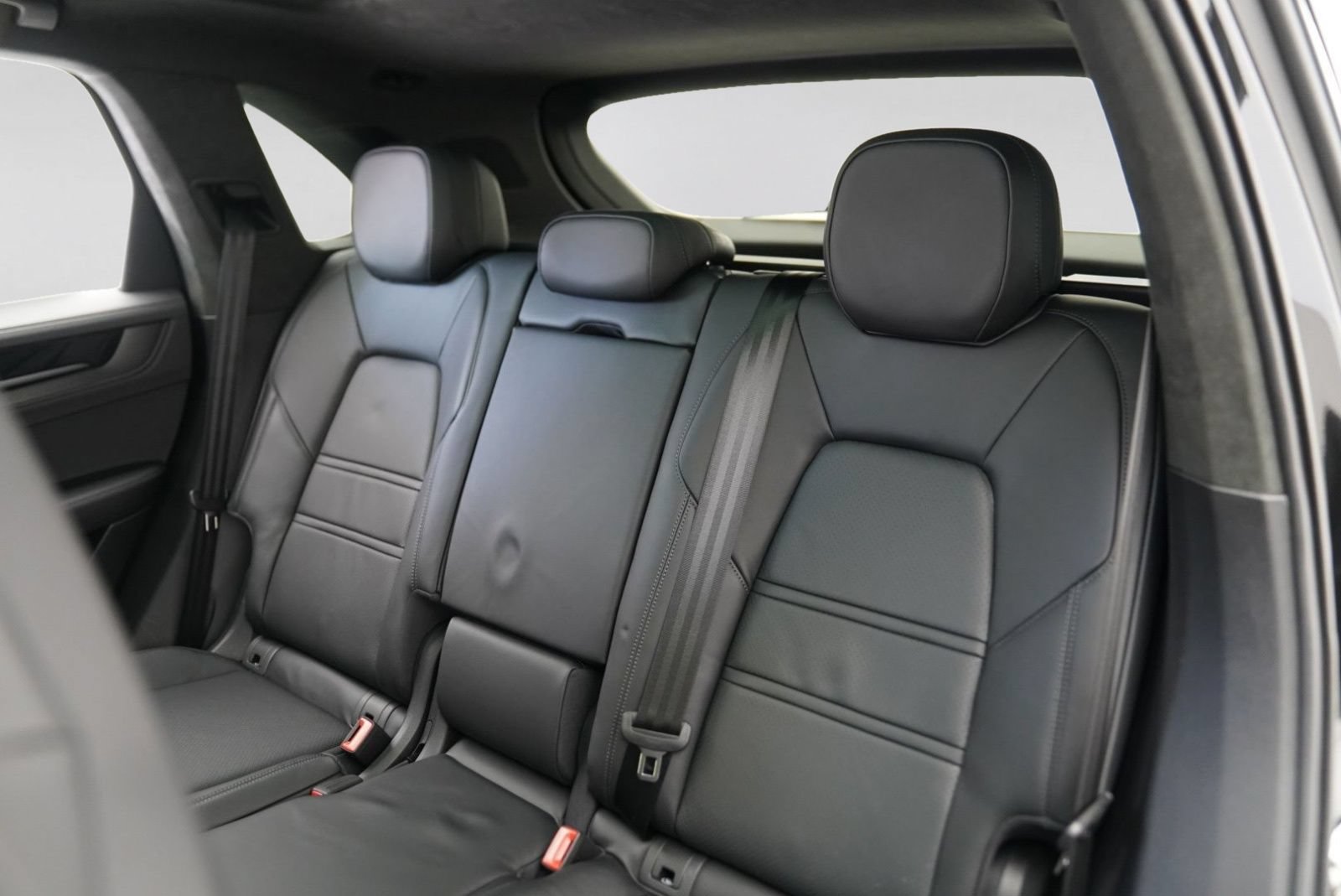 Used 2025 Porsche Cayenne GTS AWD/4WD image 21