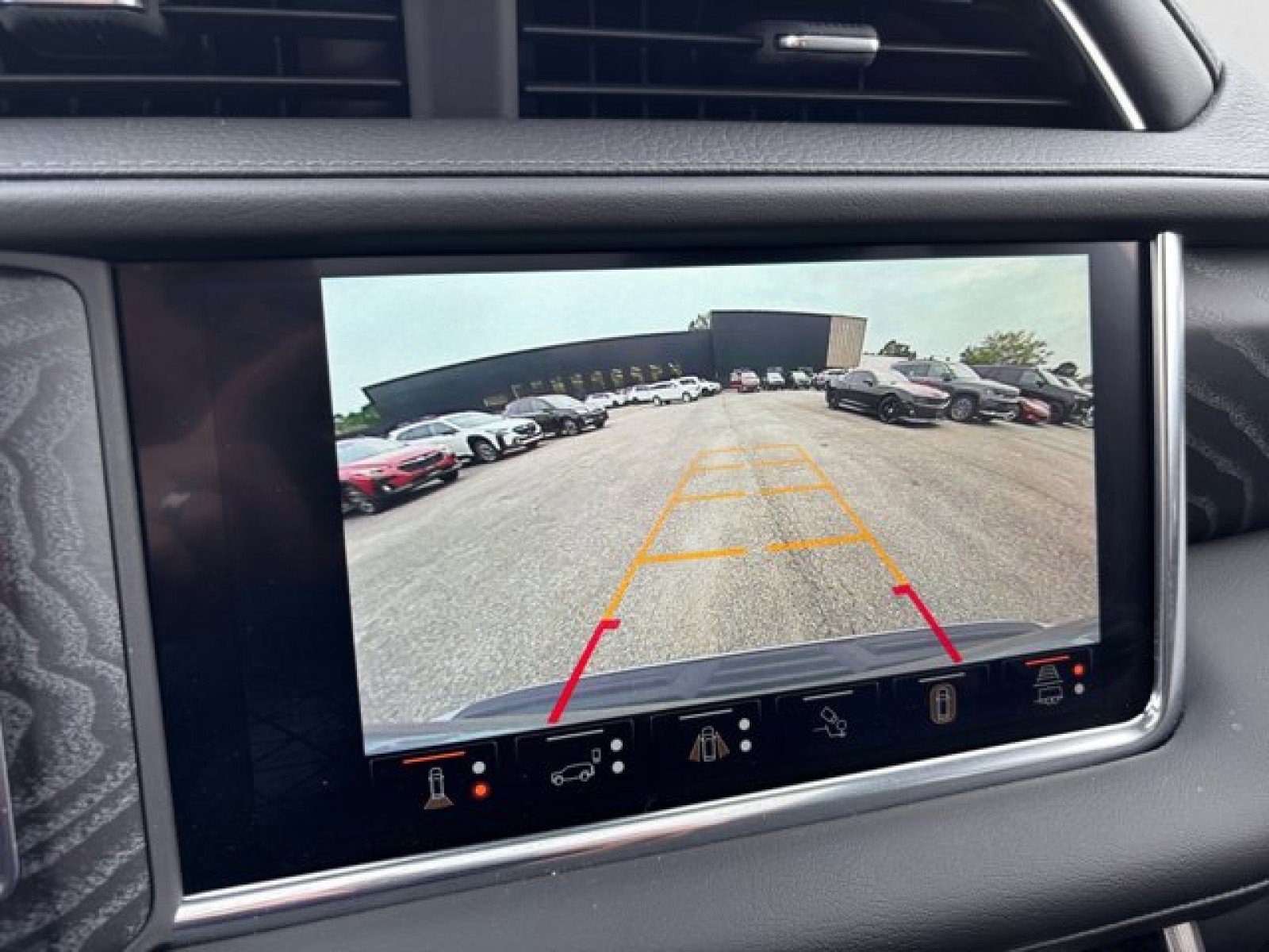 Used 2023 GMC Yukon Denali w/ Advanced Technology Package image 17