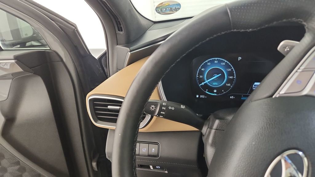 Used 2023 Hyundai Santa Fe Calligraphy image 24