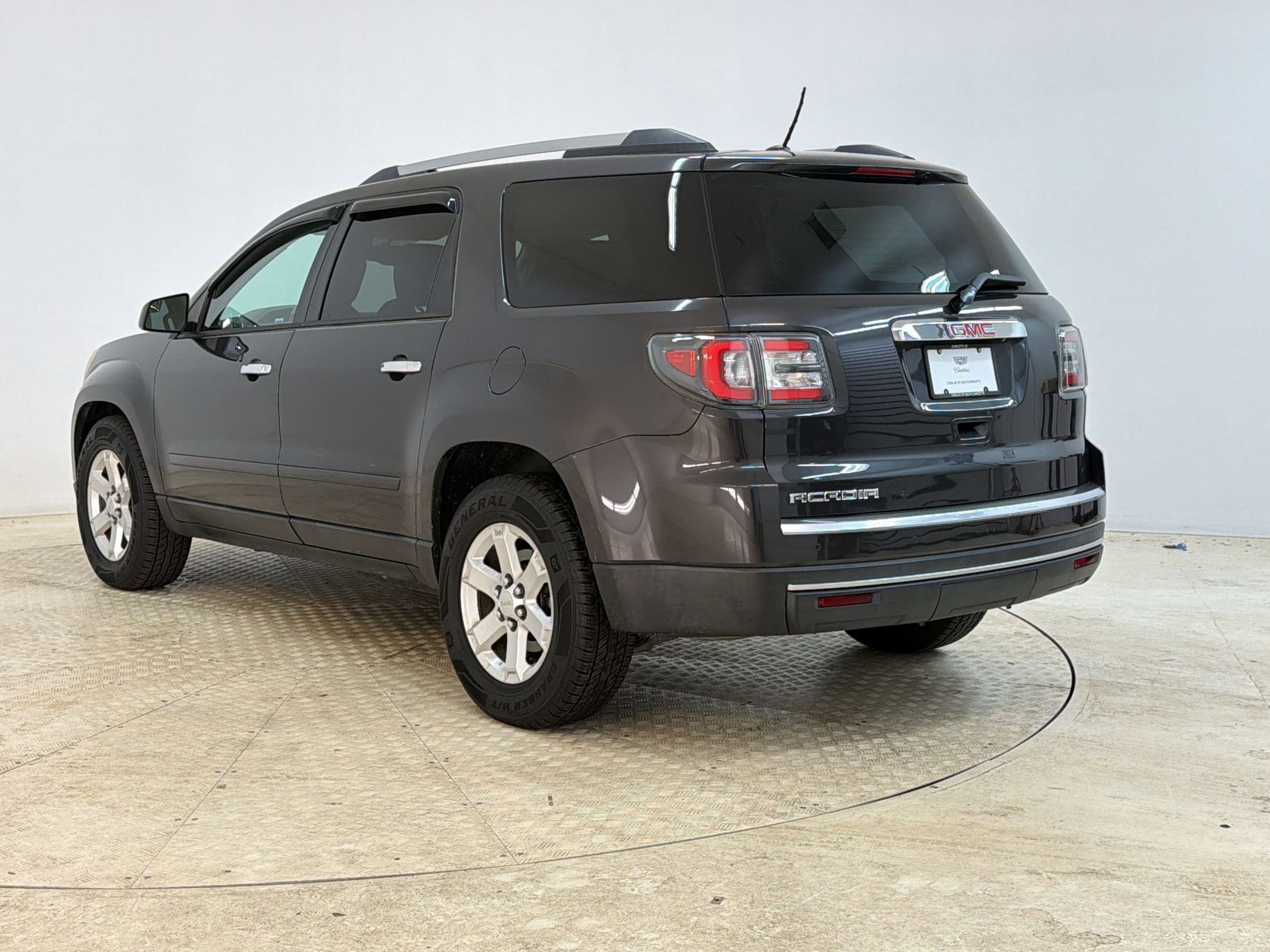 Used 2014 GMC Acadia SLE FWD image 3