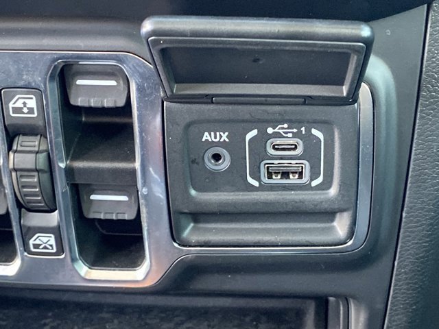 Used 2022 Jeep Wrangler Unlimited Sahara w/ Cold Weather Group image 19