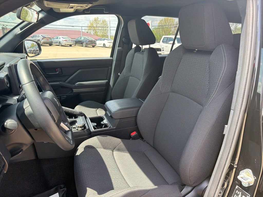 Used 2025 Toyota 4Runner SR5 AWD/4WD image 9