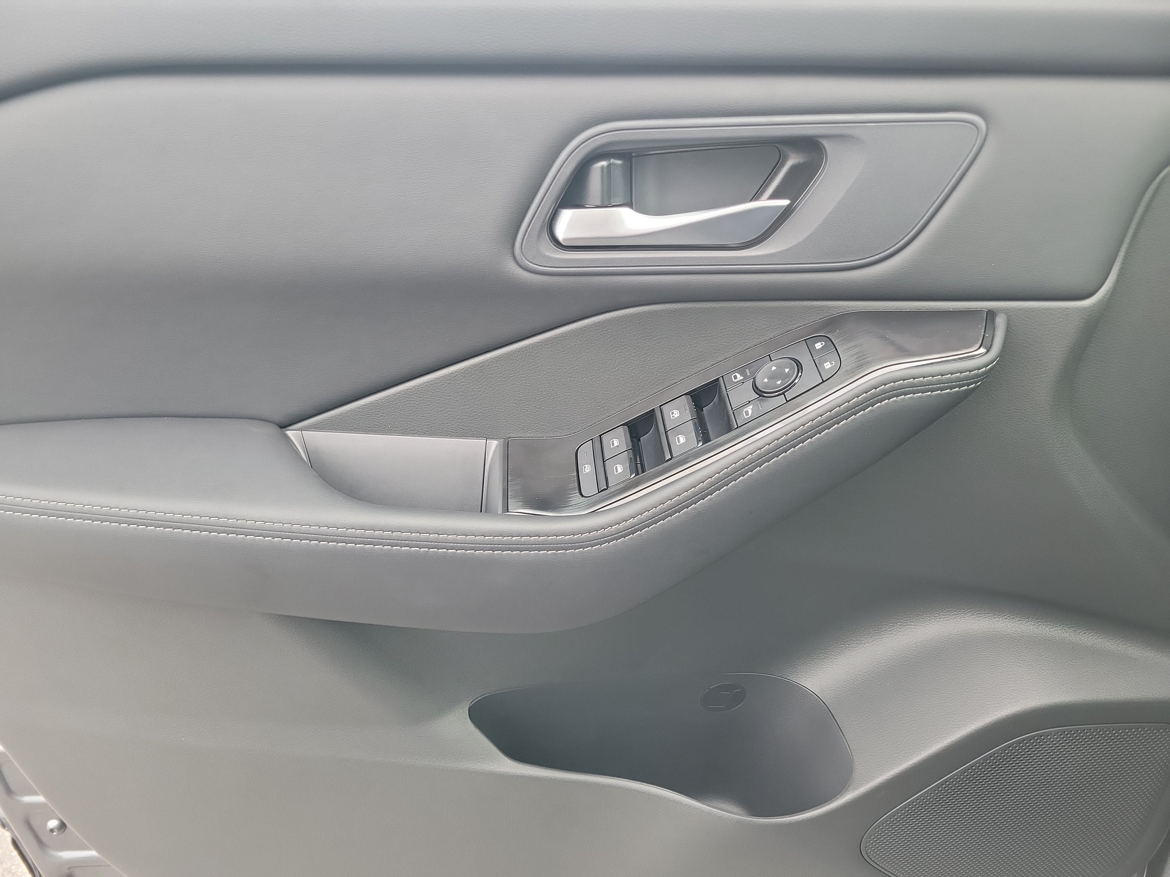 New 2027 Nissan Rogue SV FWD image 30