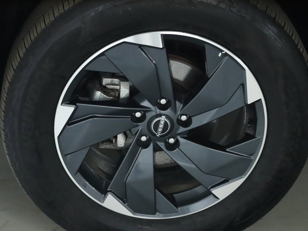 Used 2025 Nissan Rogue SV image 36