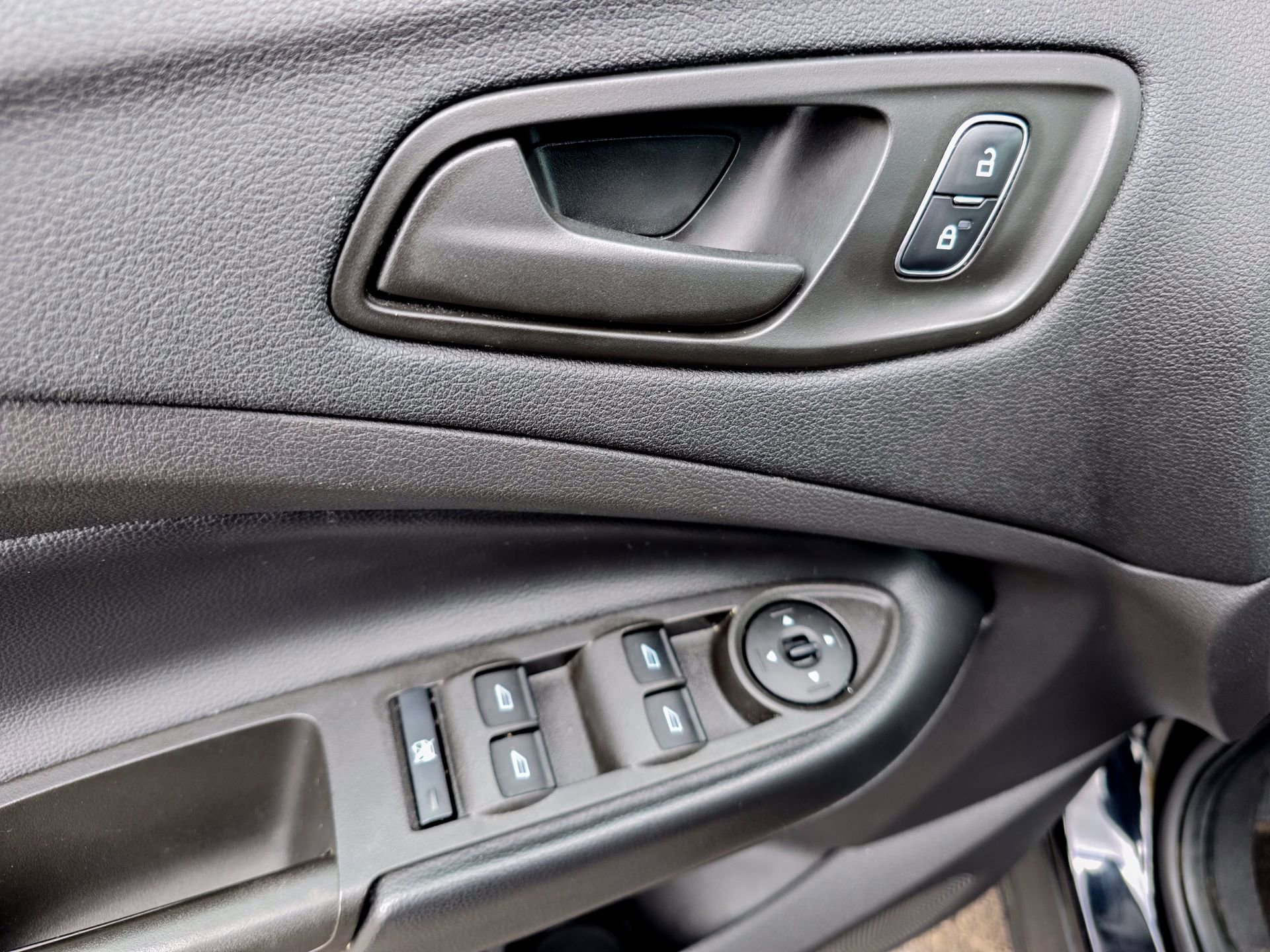 Used 2019 Ford Escape S image 16