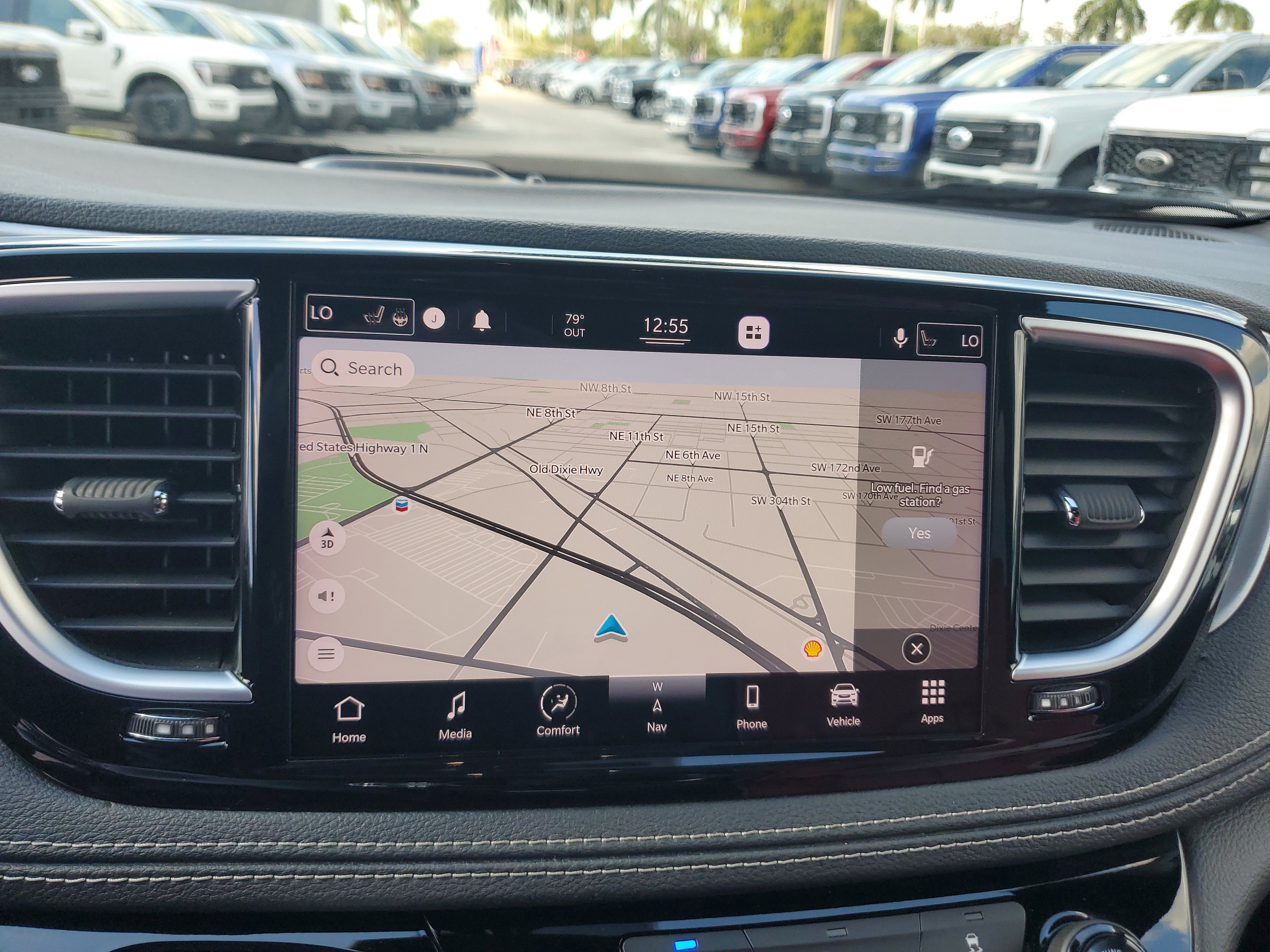 Used 2021 Chrysler Pacifica Limited w/ Uconnect Theater Family Group image 10