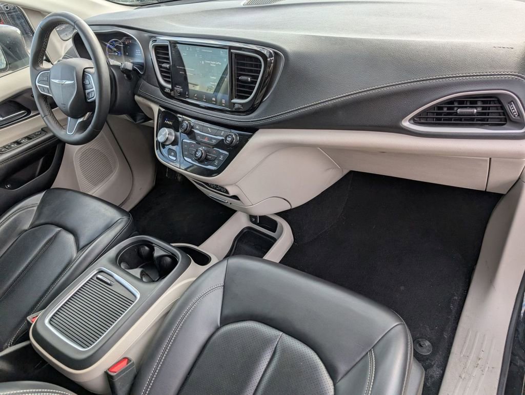 Used 2023 Chrysler Pacifica Touring-L image 49