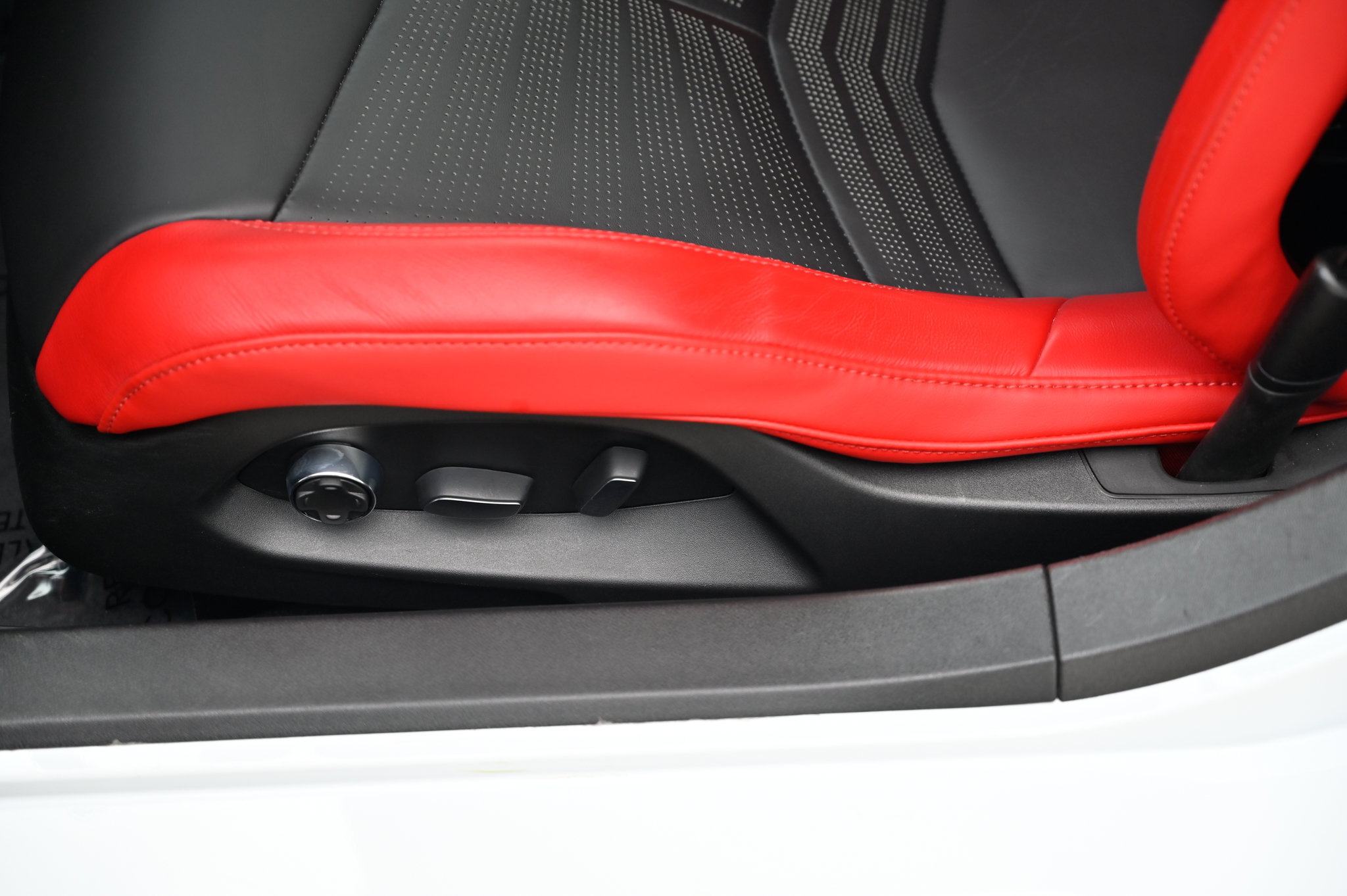 Used 2022 Chevrolet Corvette Stingray Preferred Cpe w/ Z51 Performance Package RWD image 18