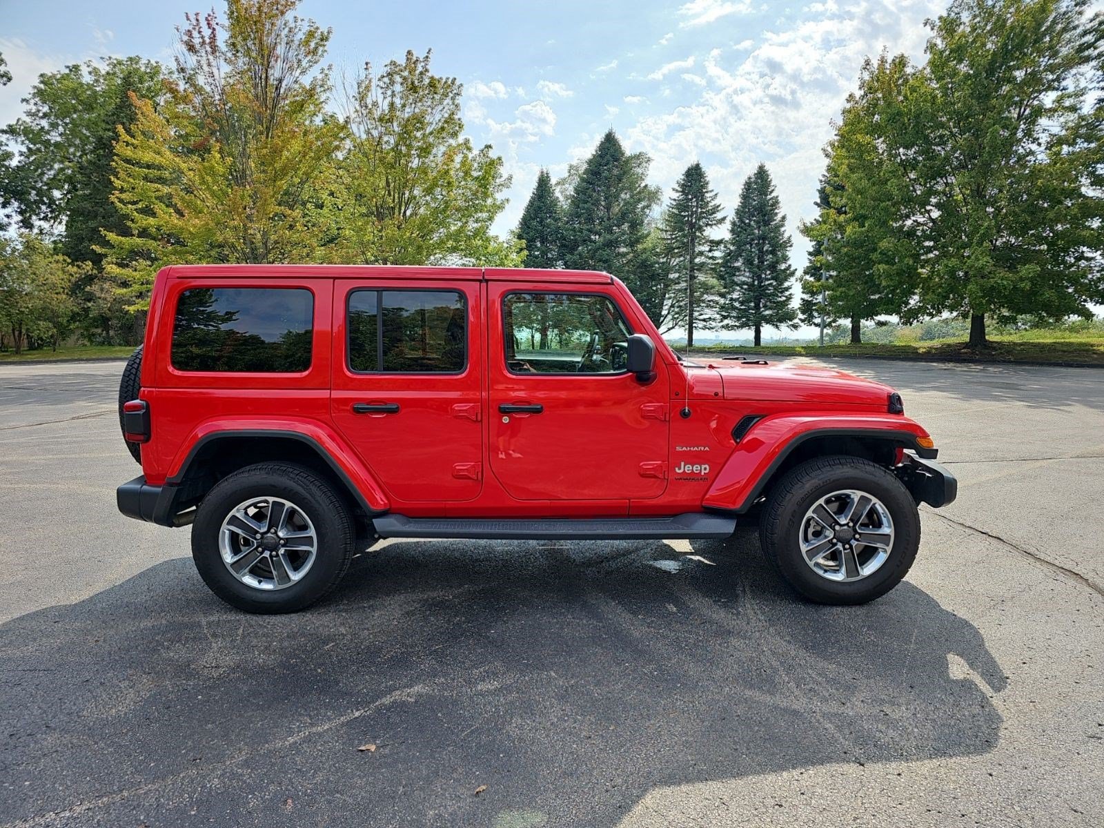 Used 2018 Jeep Wrangler Unlimited Sahara AWD/4WD image 7