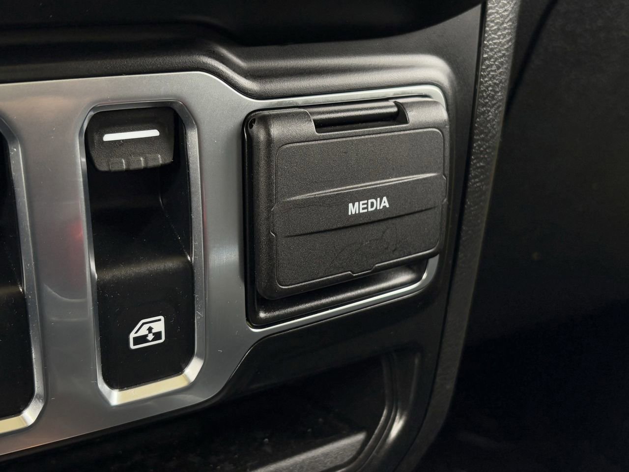 Used 2022 Jeep Wrangler Willys image 25