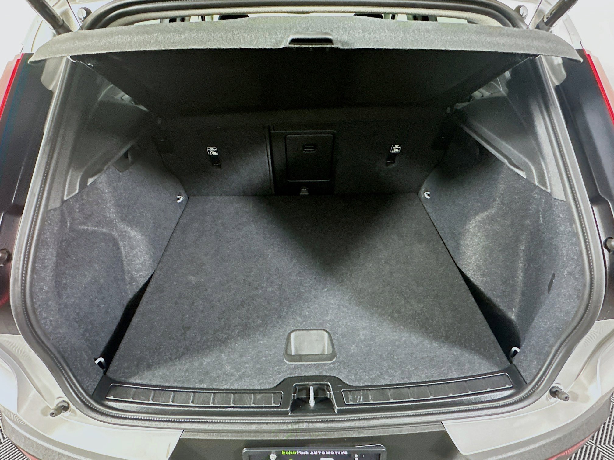 Used 2025 Volvo XC40 B5 Core image 29