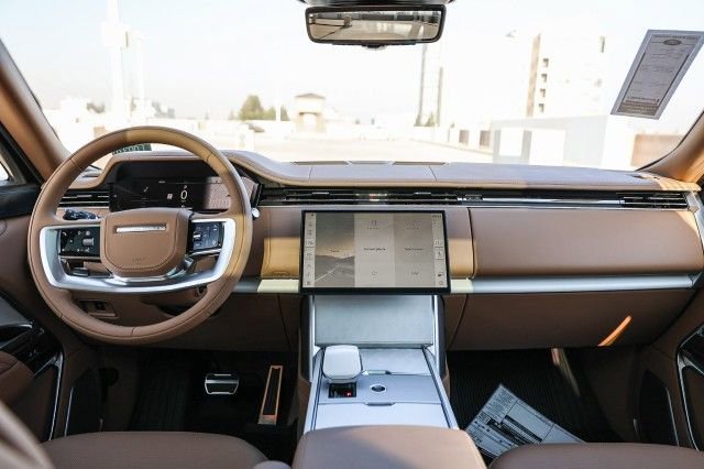 New 2025 Land Rover Range Rover SV image 13