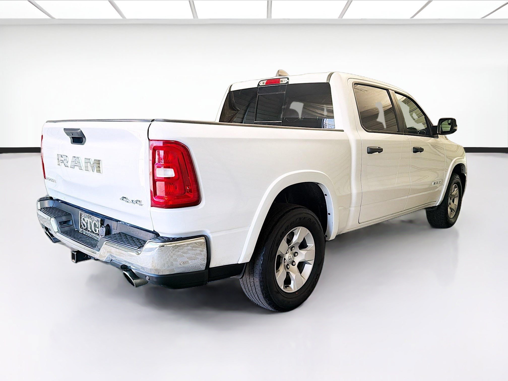 Used 2025 RAM 1500 Big Horn AWD/4WD image 4