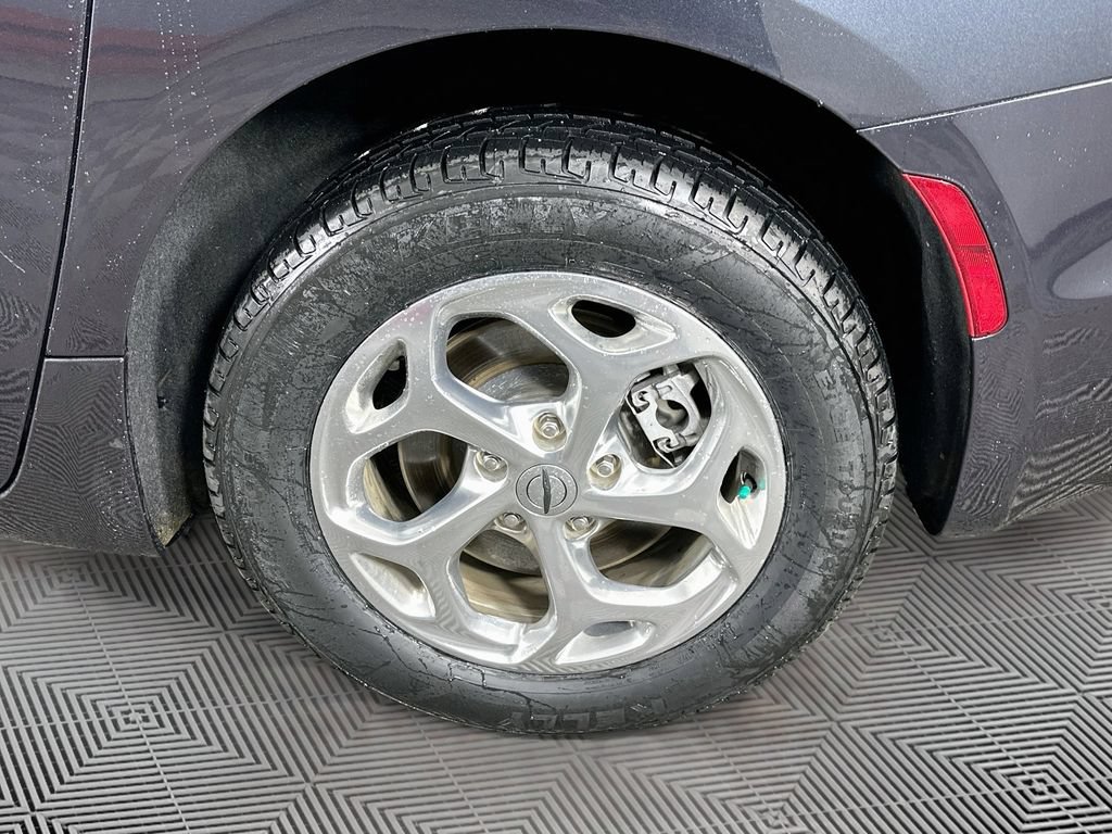 Certified 2021 Chrysler Pacifica Limited w/ Premium & Safety Sphere Group AWD/4WD image 44