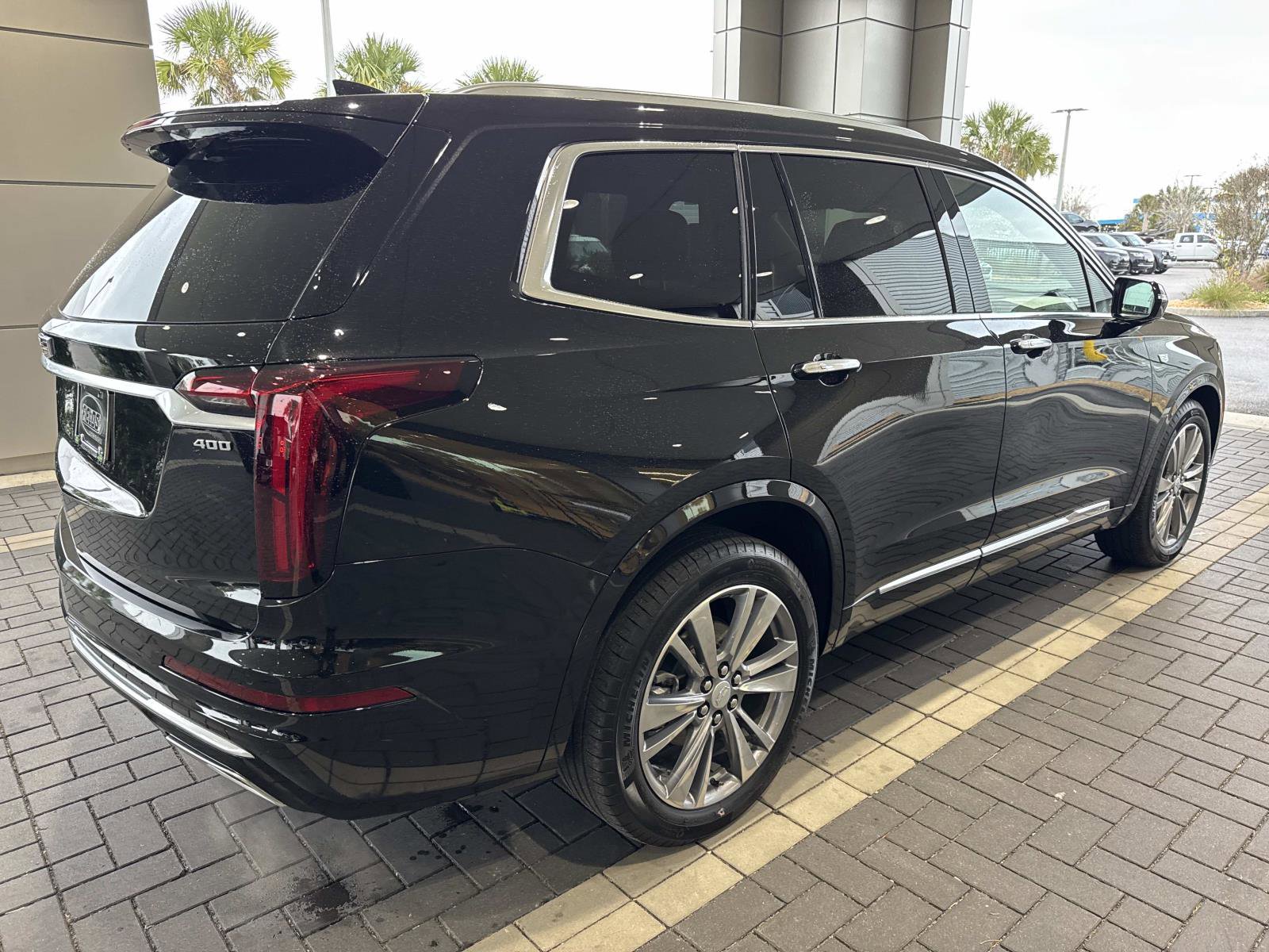 Used 2025 Cadillac XT6 Premium Luxury image 6