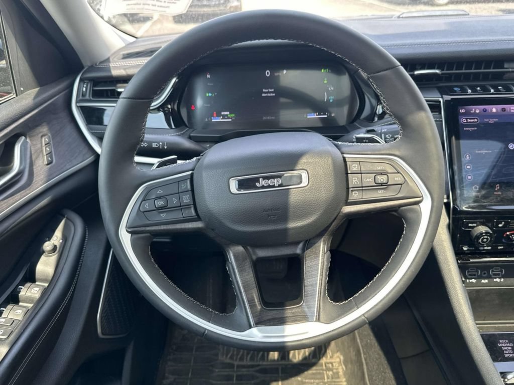 Used 2023 Jeep Grand Cherokee 4WD 4xe image 14