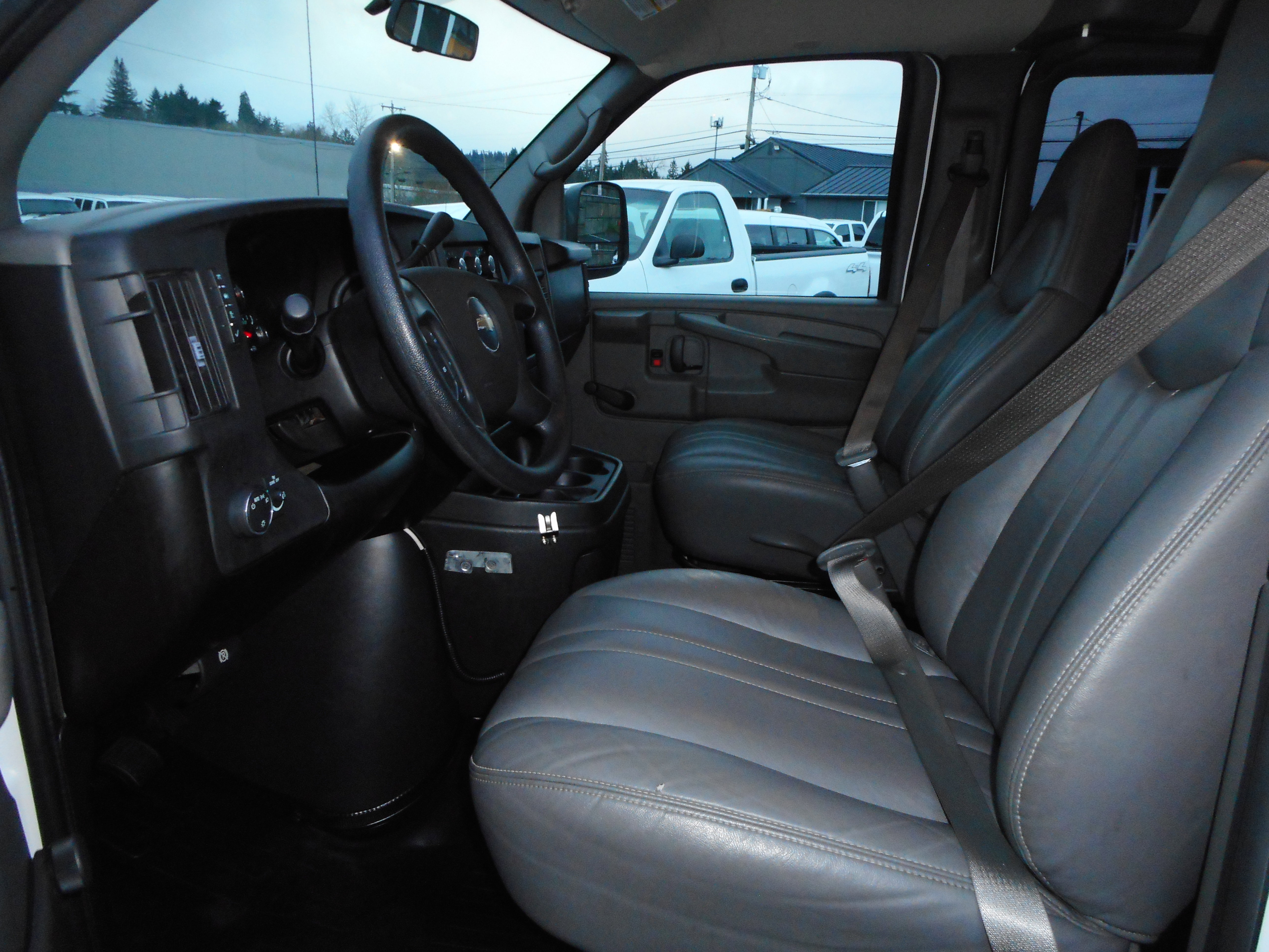 Used 2008 Chevrolet Express 3500 Passenger image 11