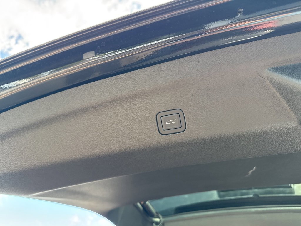 Used 2025 GMC Yukon AT4 w/ AT4 Premium Package image 10