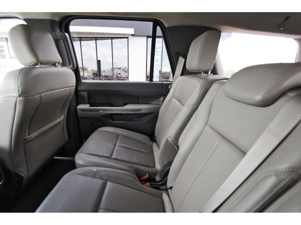 Used 2018 Ford Expedition XLT w/ Equipment Group 202A RWD image 12