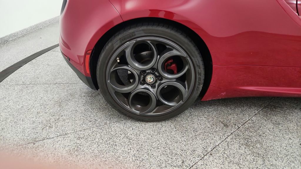 Used 2015 Alfa Romeo 4C Launch Edition w/ Convenience Group RWD image 15