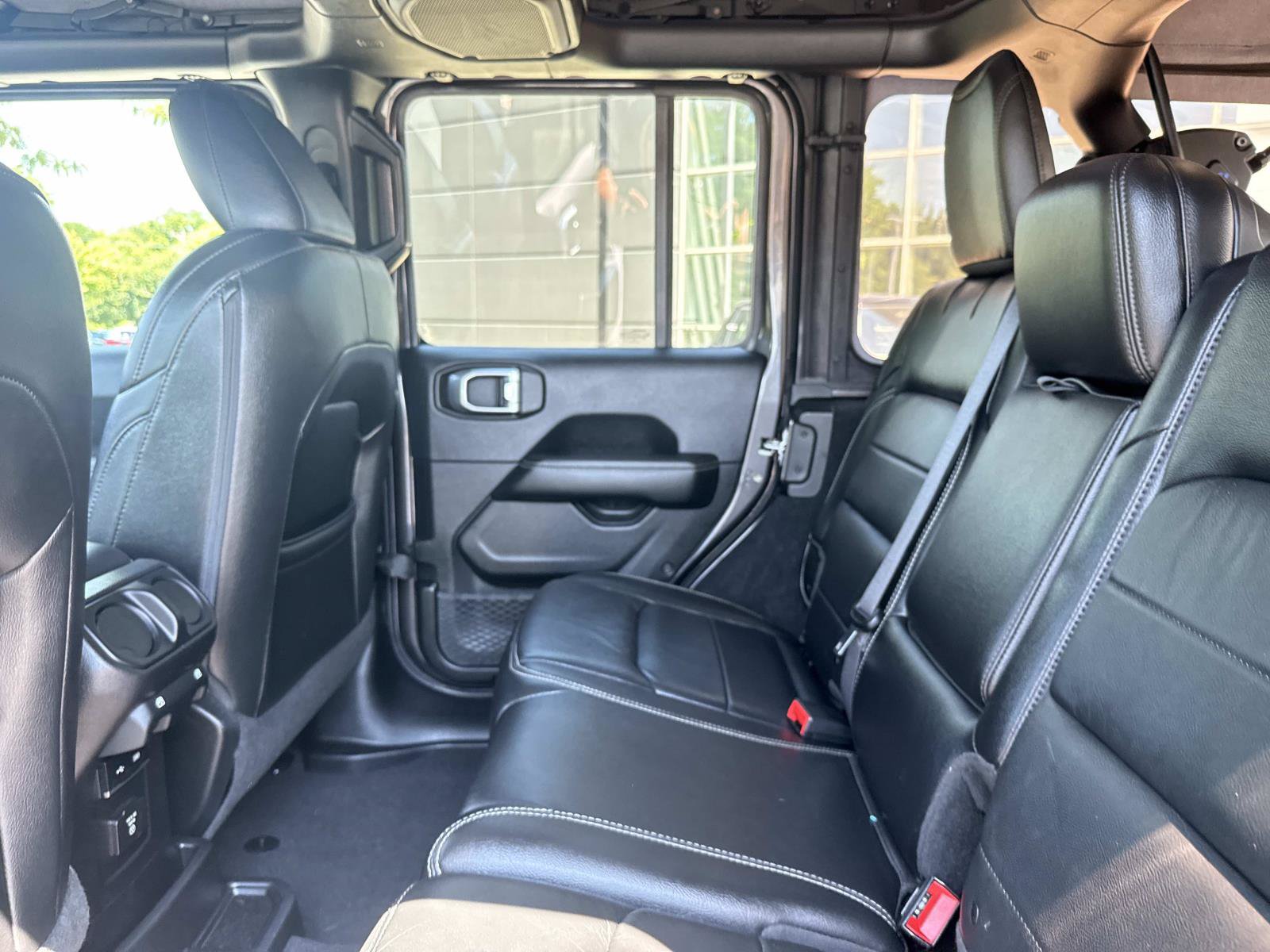 Used 2018 Jeep Wrangler Unlimited Sahara AWD/4WD image 12